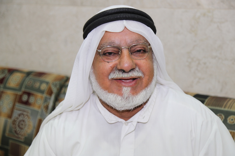 الأستاذ عباس هلال