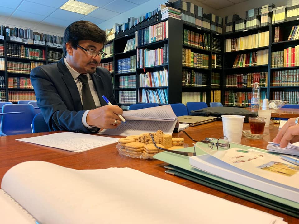 صورة اثناء عرض رسالة الدكتواره